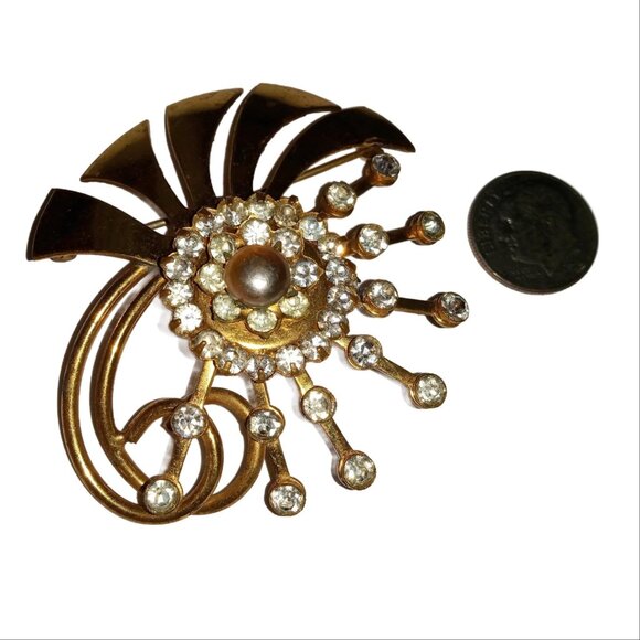 Unique Mid Century Gold Tone Metal Rhinestone Brooch - Picture 1 of 8